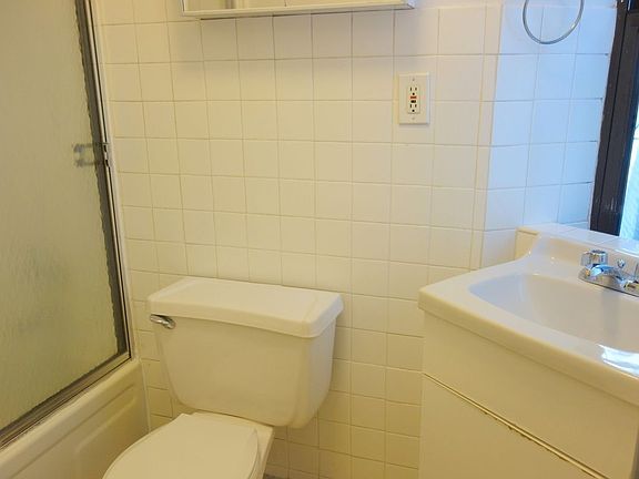 5th image of 258 W 15th St APT 4RW