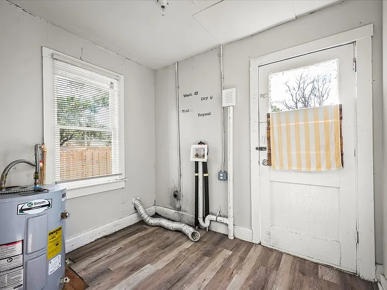 256 Vernis Ave — Photo 17