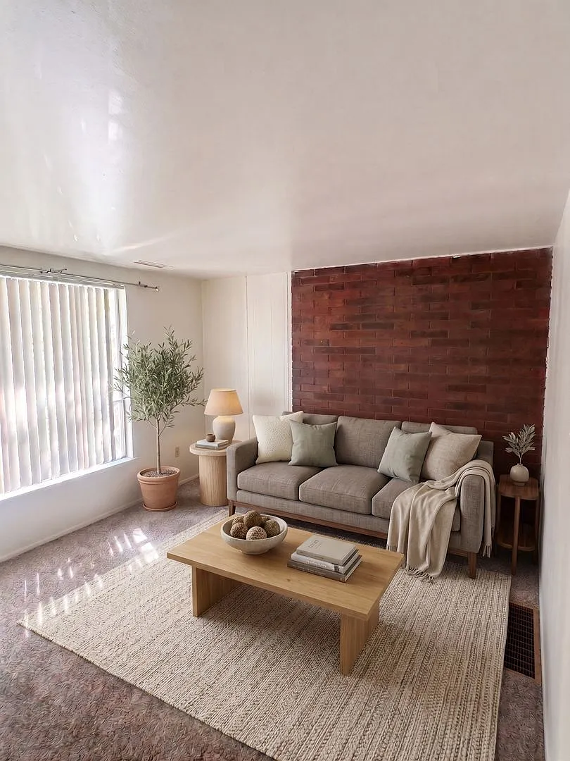 1133 Clarkson St #4 | 2 Weeks Free - Charming Capitol Hill 1br In Historic Home! — Photo 4