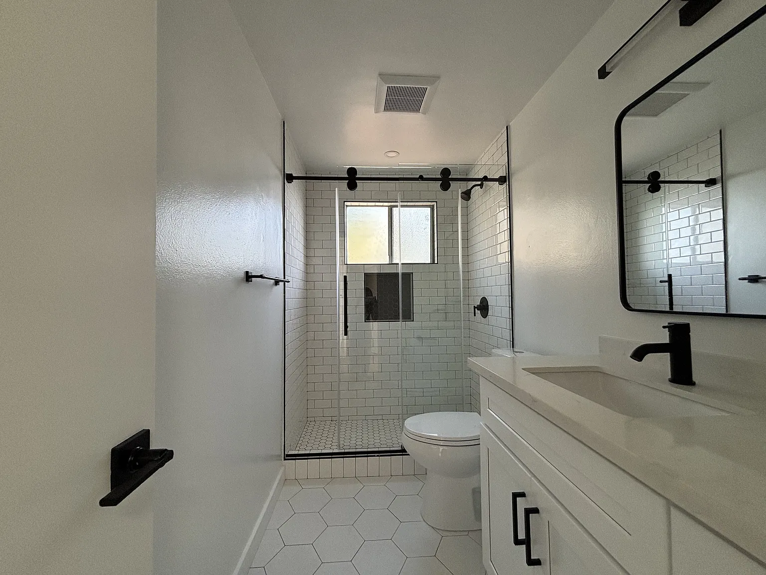 2 bed, 1000 sqft, $3,200 — Photo 4