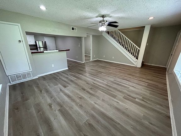 3rd image of 715 Eastham Ln APT C