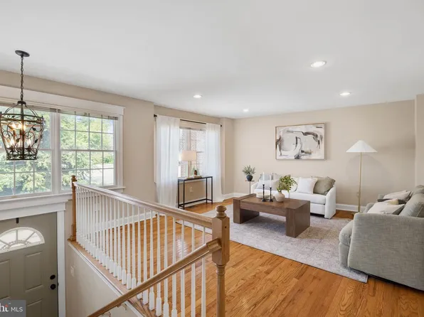 355 Krams Ave, Philadelphia, PA 19128