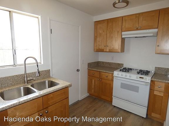 4th image of 501 N School St