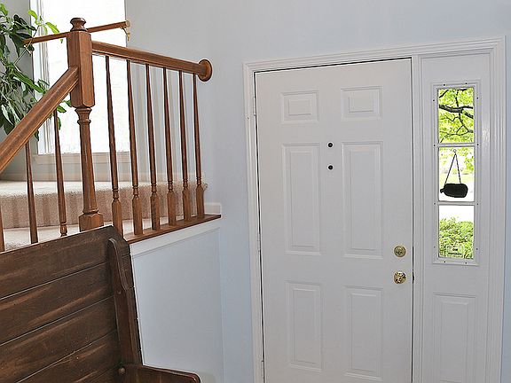 3rd image of 721 Clover Hill Ct