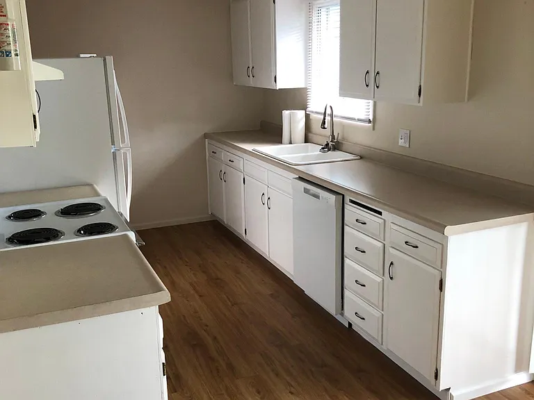 1720 Barton St — Photo 7