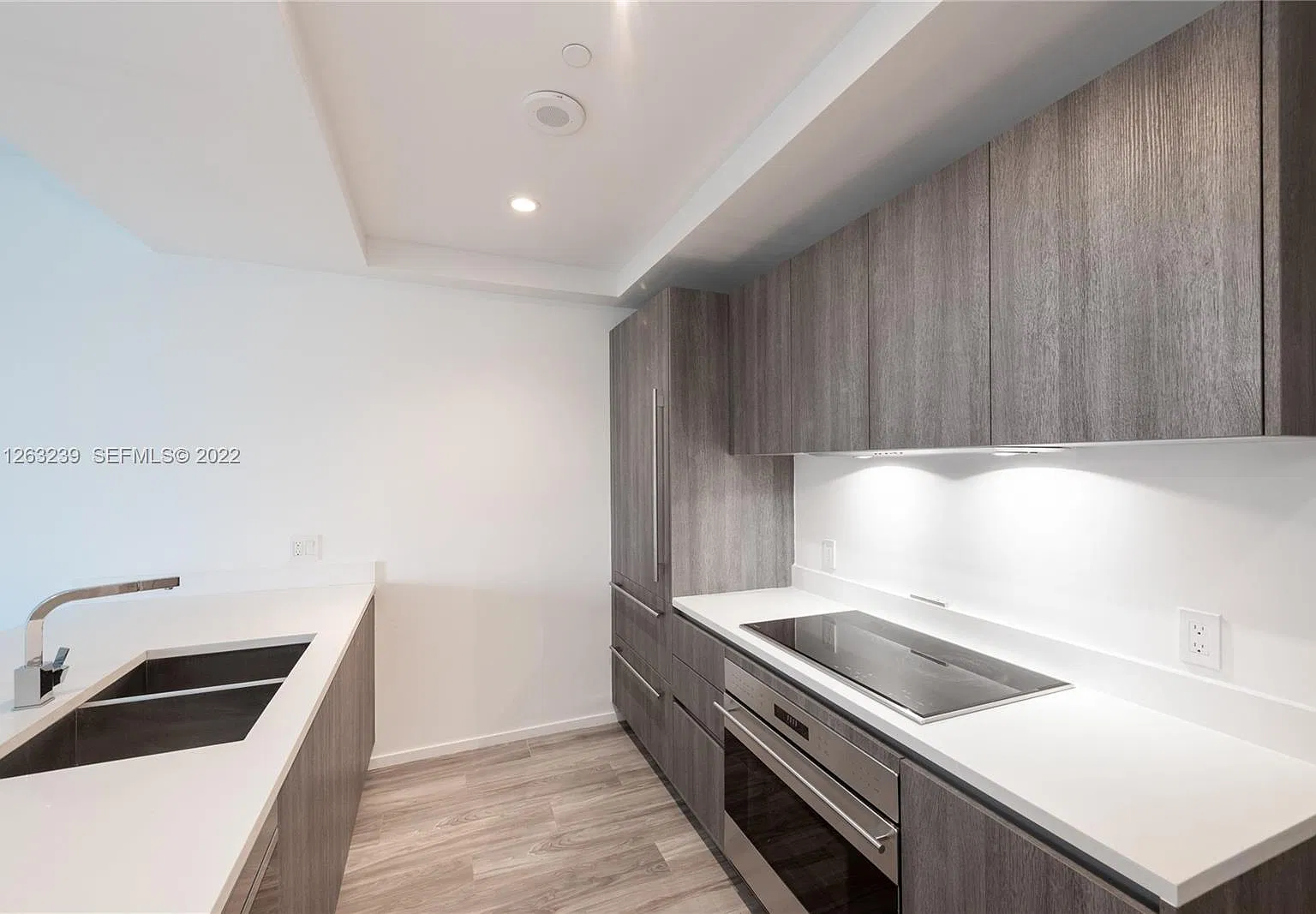 1 bed, 872 sqft, $4,100 — Photo 4