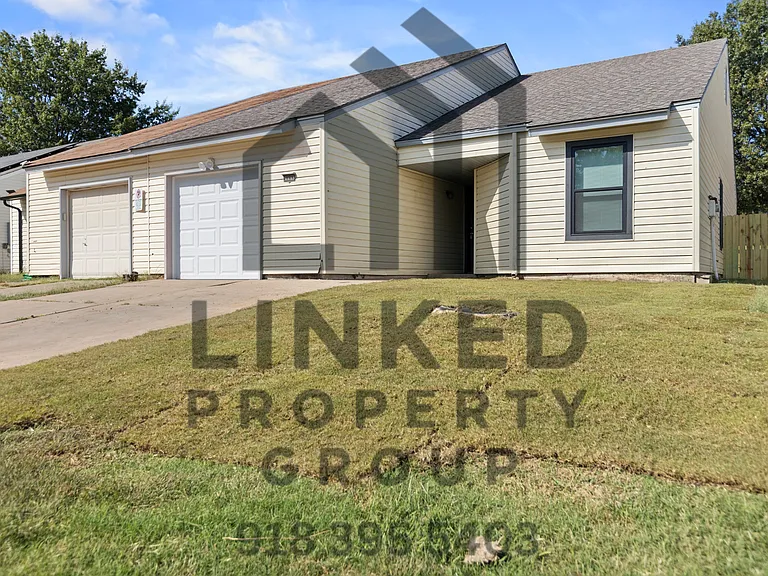 1600 W Madison St — Photo 1