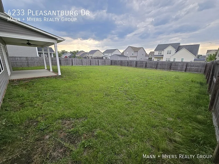 4233 Pleasantburg Dr — Photo 43
