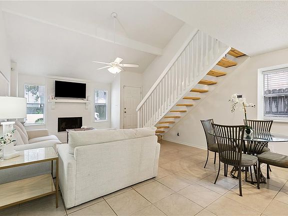3rd image of 956 Old Metairie Pl