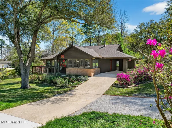 9936 Ana Hulu St, Diamondhead, MS 39525