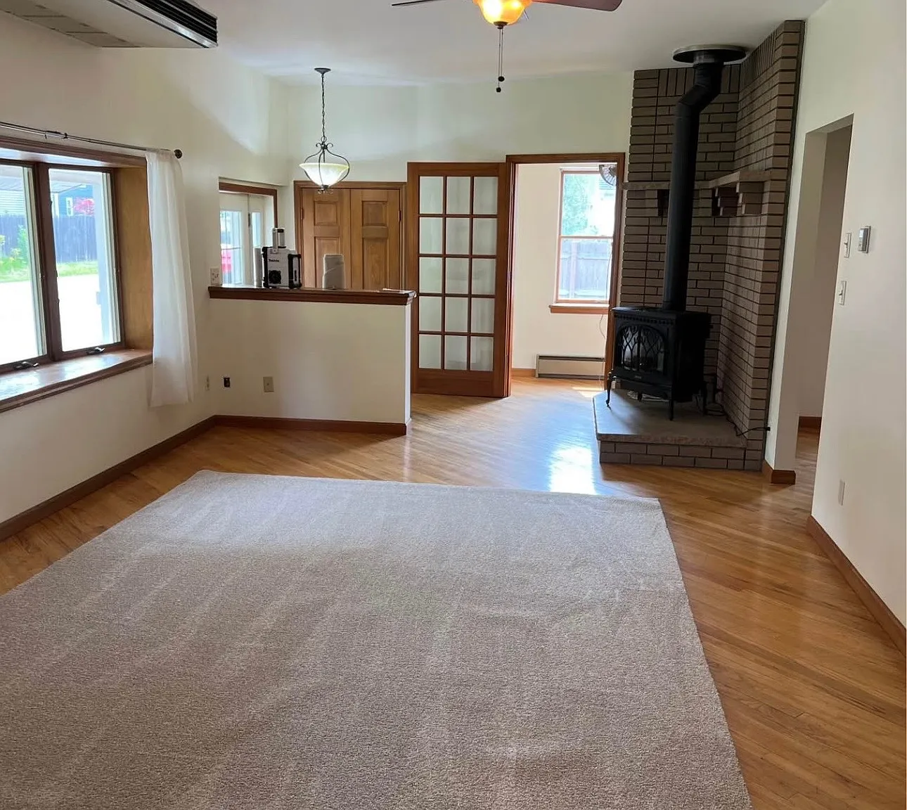 3 bed, 1500 sqft, $2,100 — Photo 3