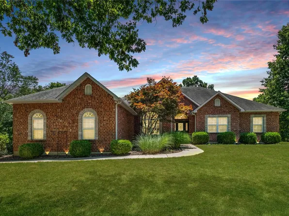 11 Camelot Ct, High Ridge, MO 63049