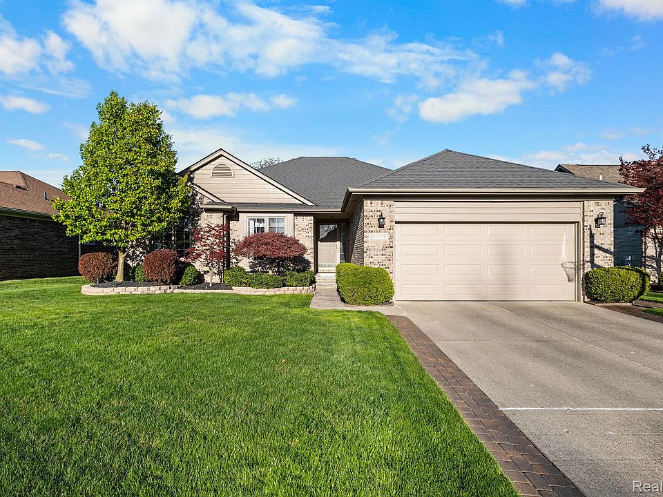 1st image of 51406 Blue Spruce Dr