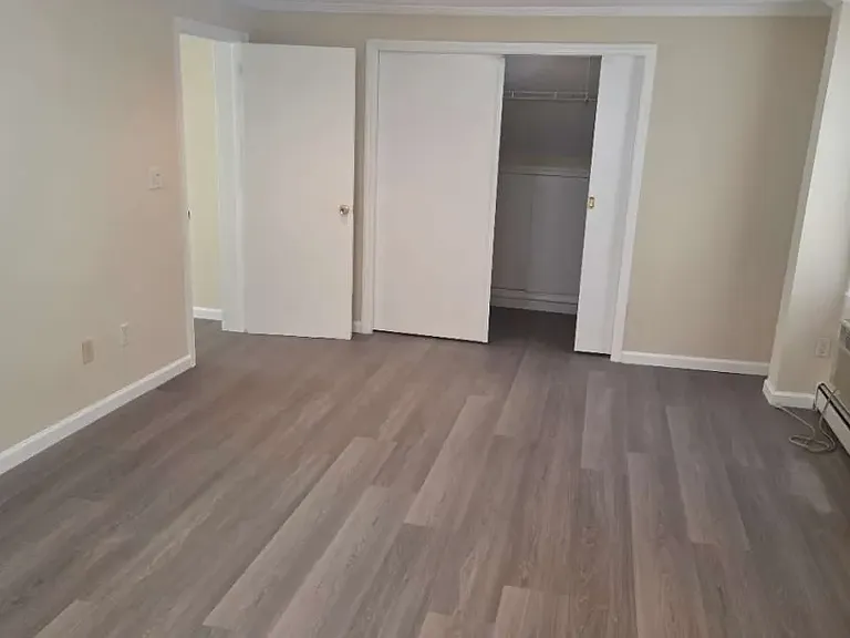 118 Kamda Blvd — Photo 10