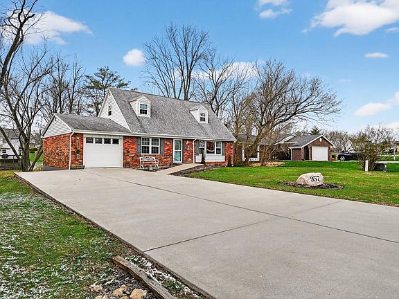 2nd image of 957 Greentree Rd