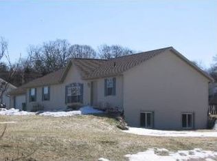 S5651 Granite Ln, Baraboo, WI 53913