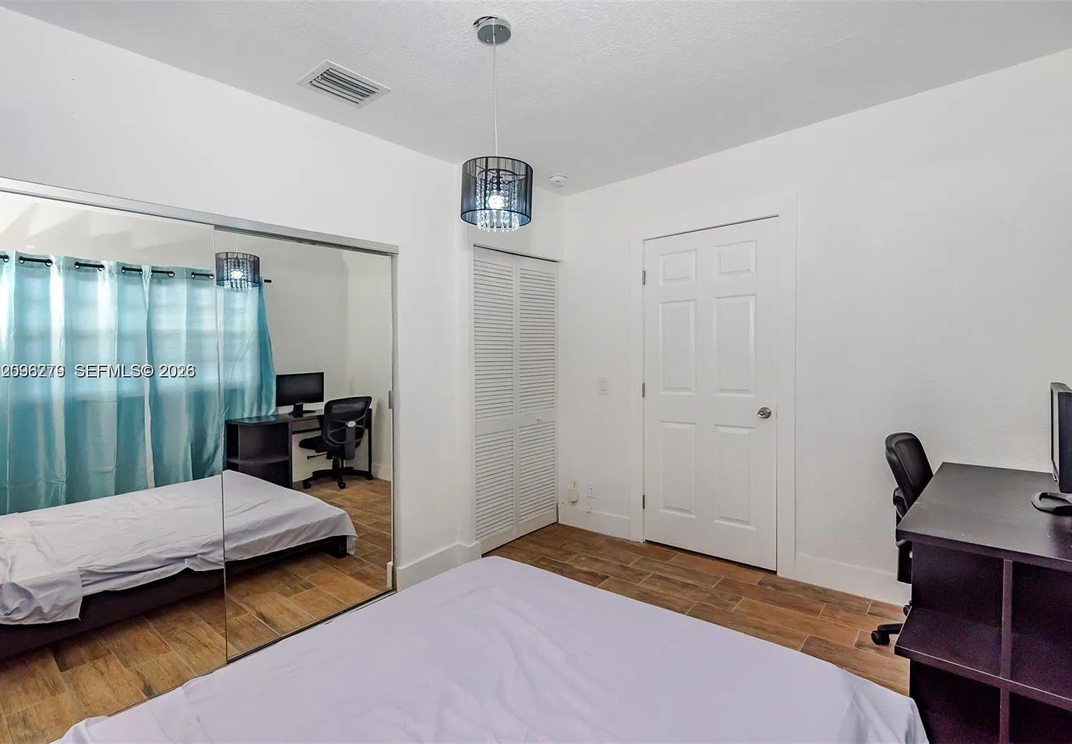 3 bed, 3.0 bath, 1250 sqft, $3,499 — Photo 3