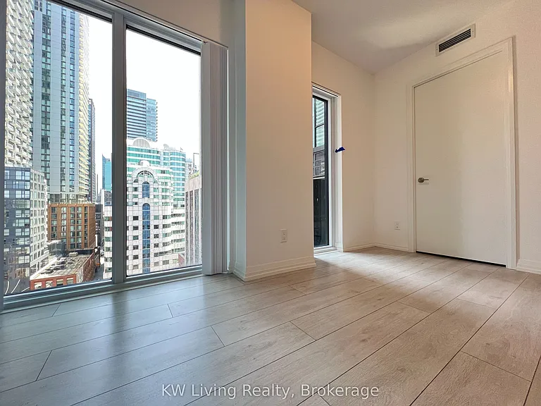 400 King St W #1123 — Photo 10