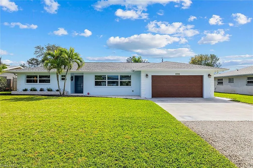 3 bed, 2.5 bath, 1994 sqft, $3,995 — Photo 1