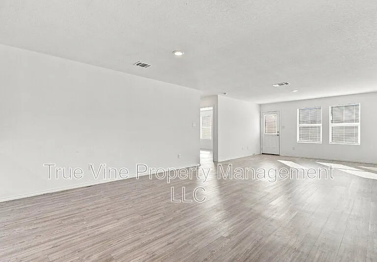 2906 Millikan Dr — Photo 29