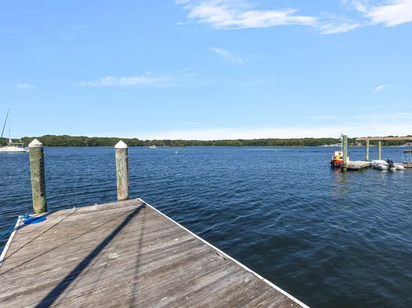 14 Betty Hill Rd, Narragansett, RI 02882