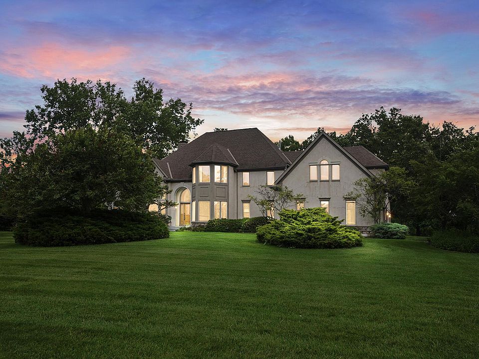1st image of 320 Edgington Dr