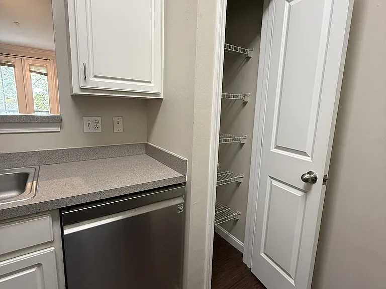 1000 Providence Pl #405 — Photo 8