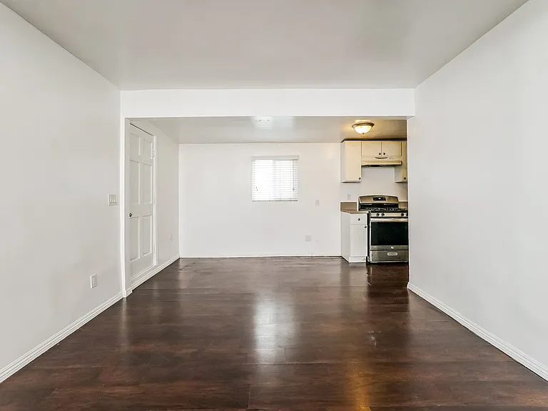 903 E Colden Ave — Photo 2