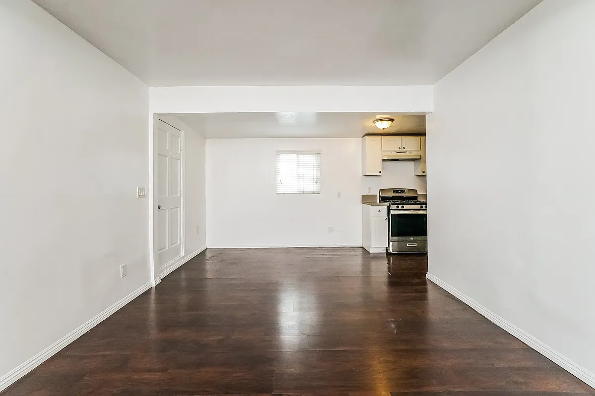 Building Photo - 903 E Colden Ave
