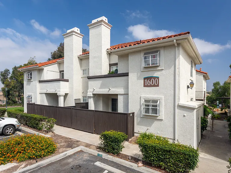 1202 Sea Cliff Way — Photo 8