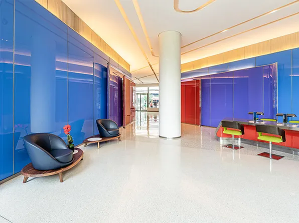 4610 Center Boulevard image 3 of 8