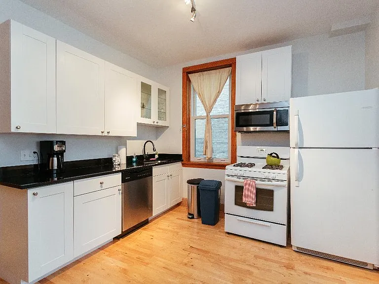 1318 W Cornelia Ave #2 — Photo 2