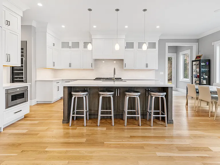 240 Head Of Pond Rd — Photo 3
