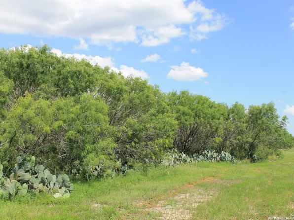 755 PR Mia Ln, Floresville, TX 78114