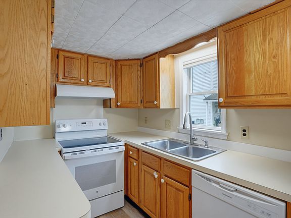 5th image of 388 Shorty Ln