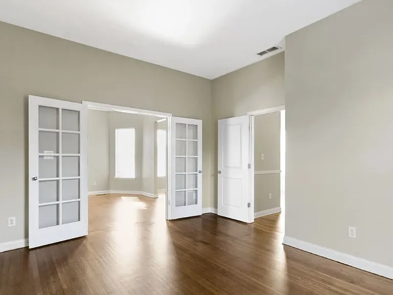 2605 Carrollton Ave — Photo 21