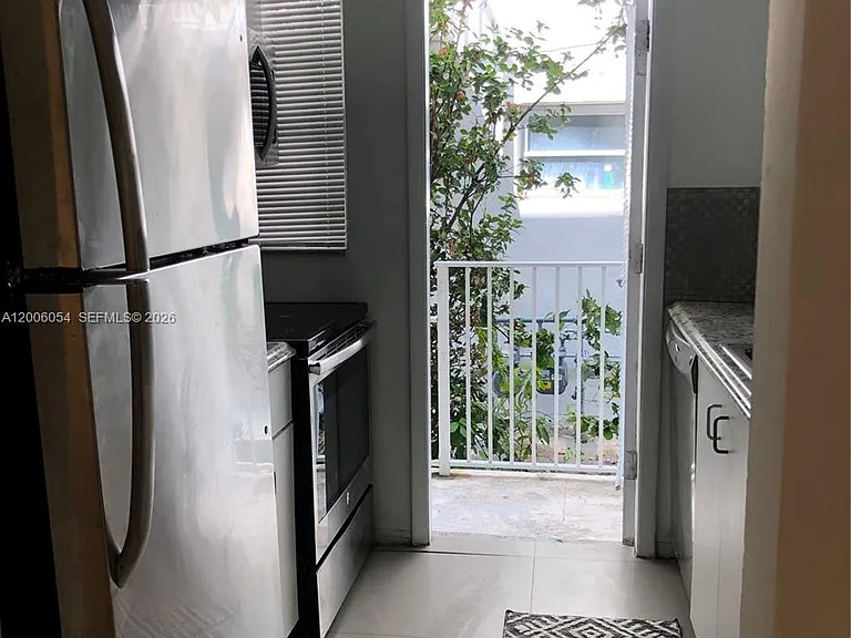 911 Meridian Ave #105 — Photo 13