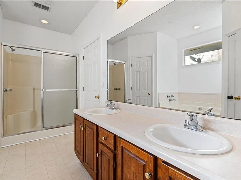 1263 Smithfield Rd E — Photo 13