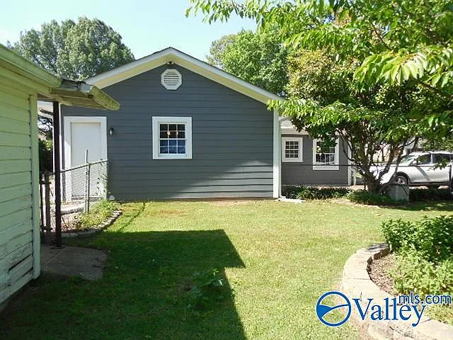 1222 Clinton Ave SE — Photo 4