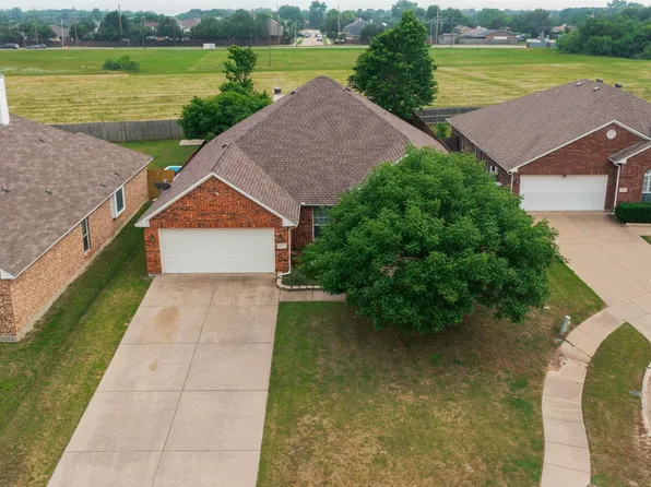 927 Parish Ct, Grand Prairie, TX 75052