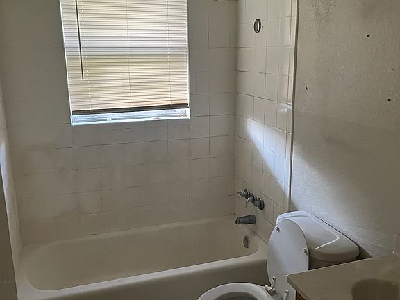 5th image of 3616 SE 24th St