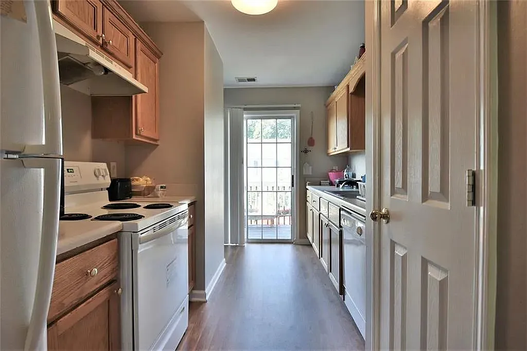 1806 Stonehaven Cir — Photo 1