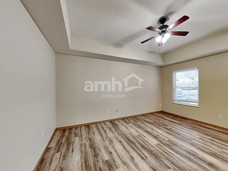 353 W Hunters Dr — Photo 11