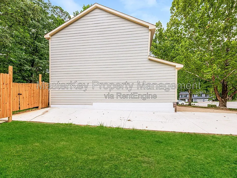 104 Castle Bay Ct — Photo 23