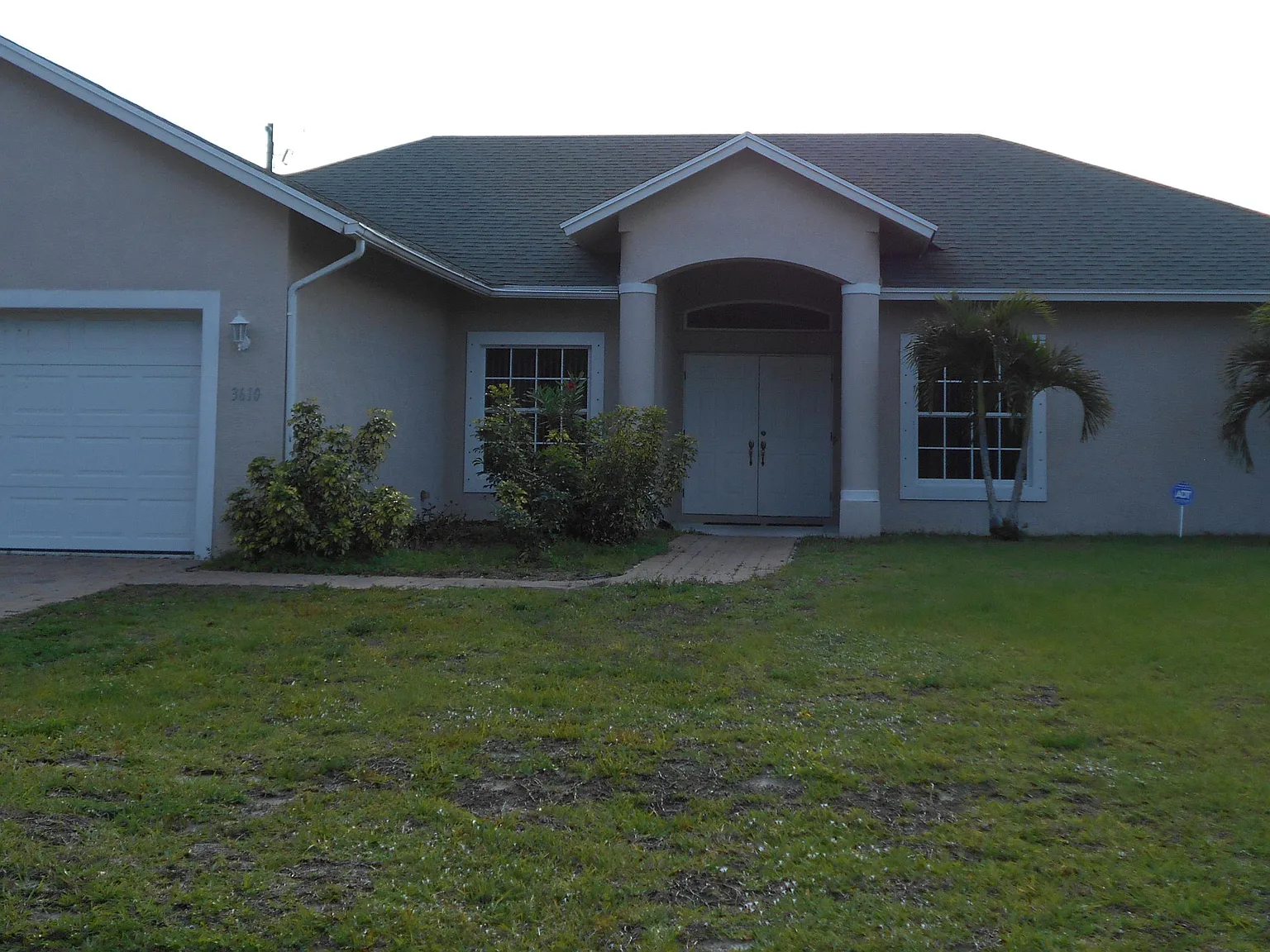3 bed, 2.0 bath, 1852 sqft, $2,500 — Photo 2