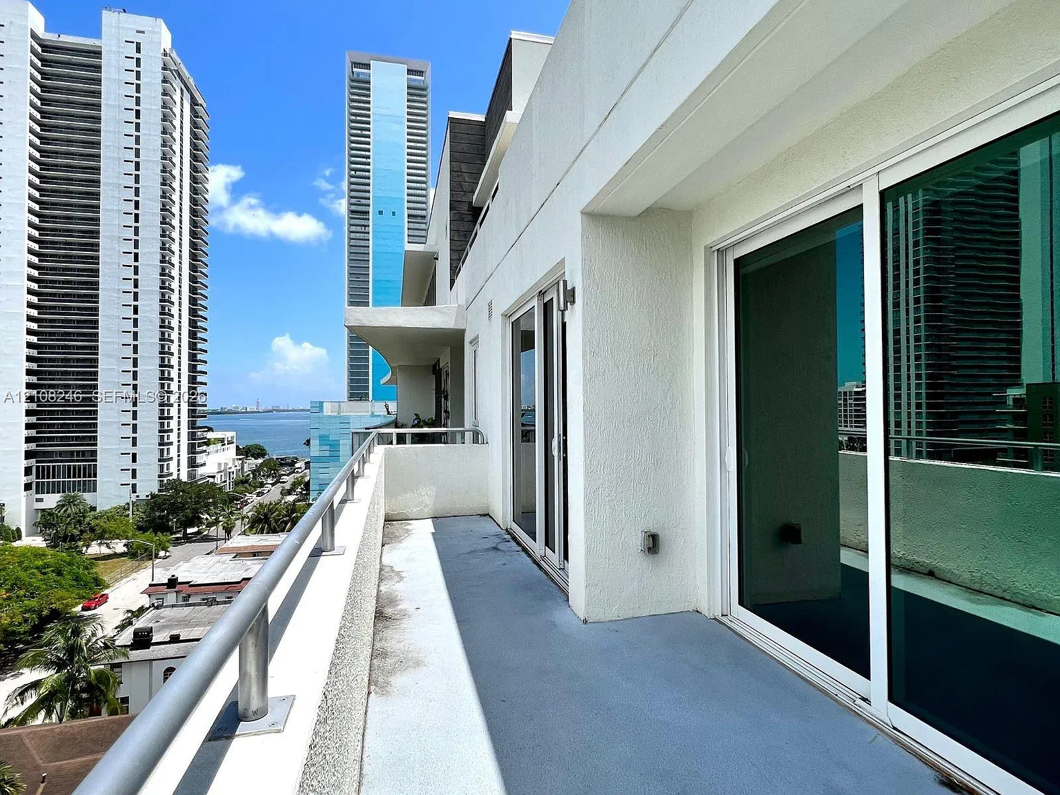 26 Edgewater Condo — Photo 4