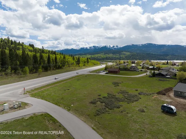 362 Deer Ln, Alpine, WY 83128