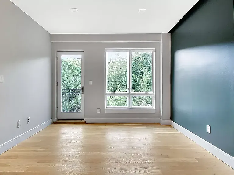 198 Clifton Pl — Photo 5