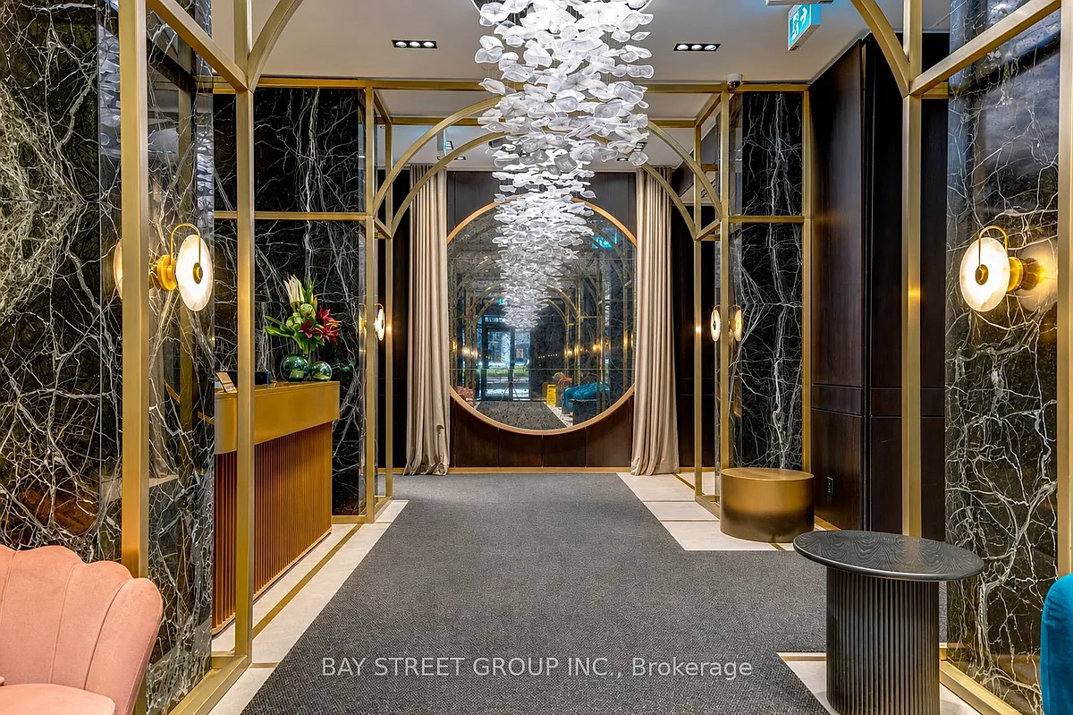 Building Photo - 771 Yonge St #1710
