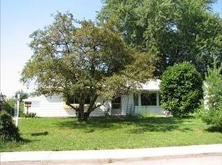 126 Adobe Cir, Carpentersville, IL 60110